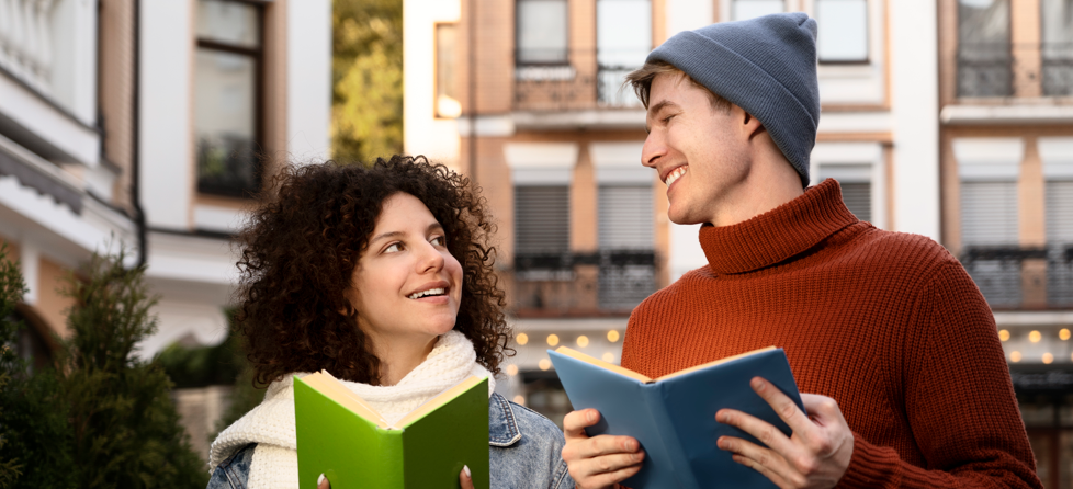 Culture mai 2025 - Un homme et une femme avec un livre